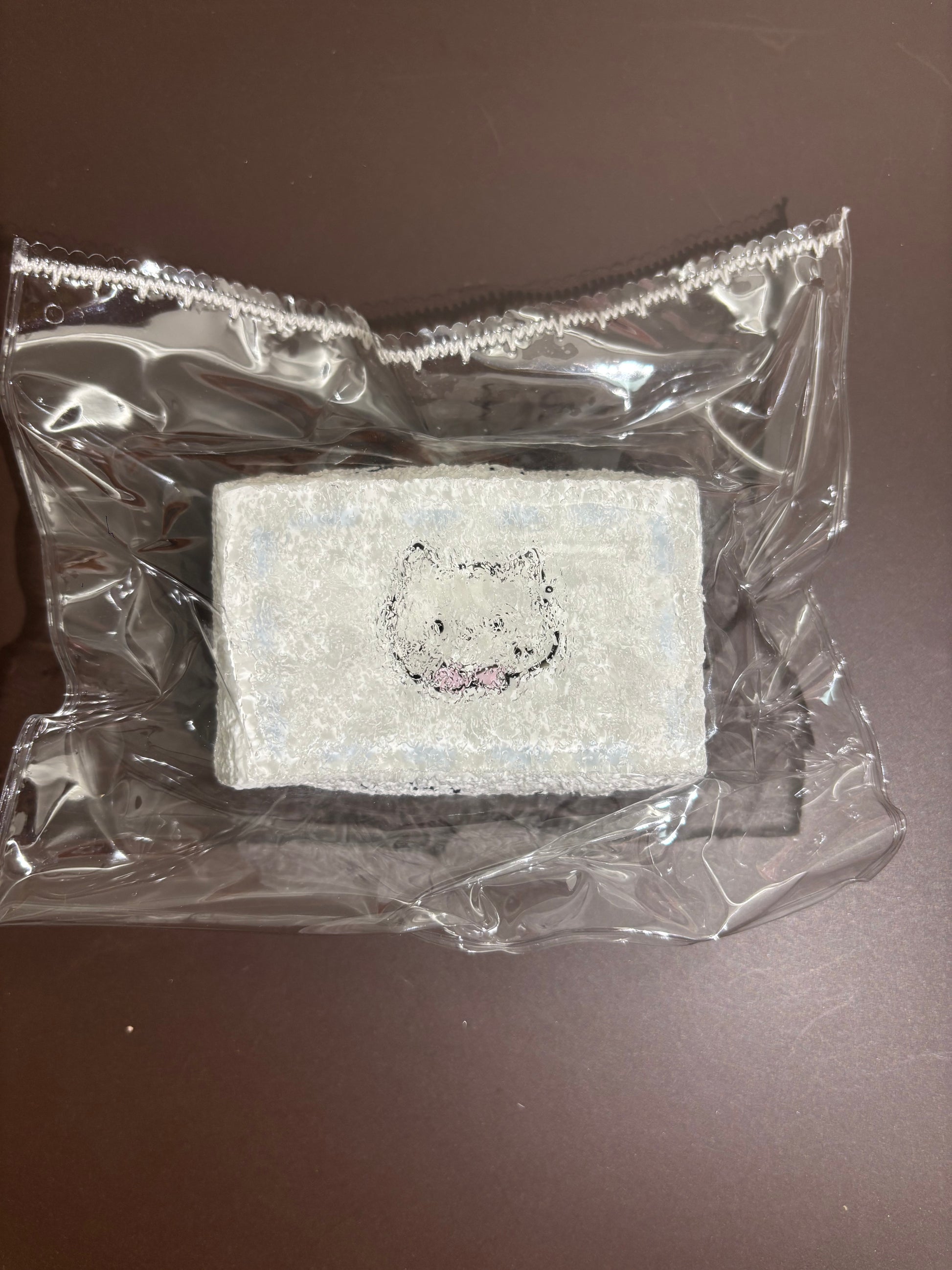 刺繍入り四角い布（スマイル）を透明袋に入れた商品