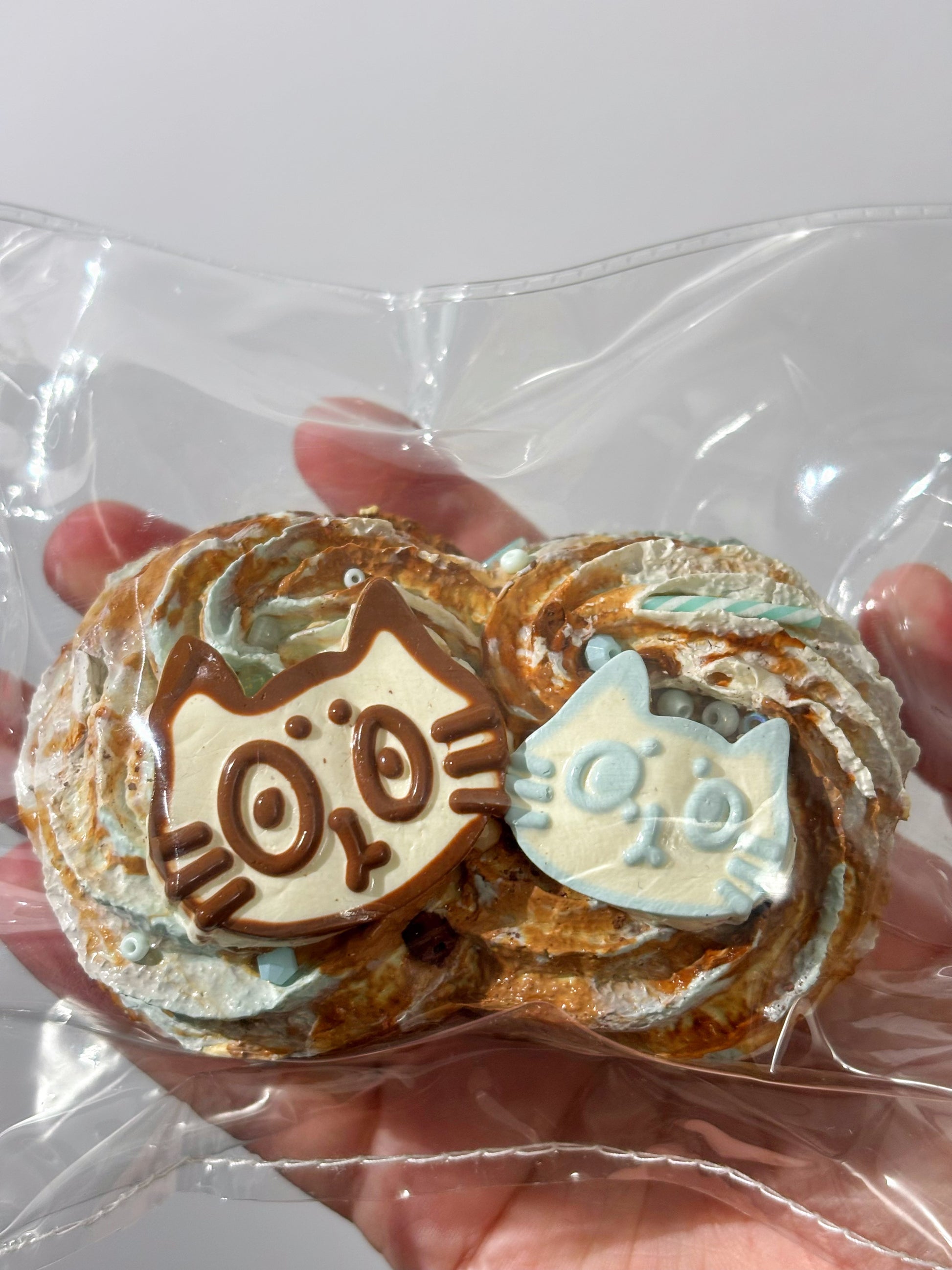 HIJOJOWOのキャラクターデザイン菓子（顔モチーフ）