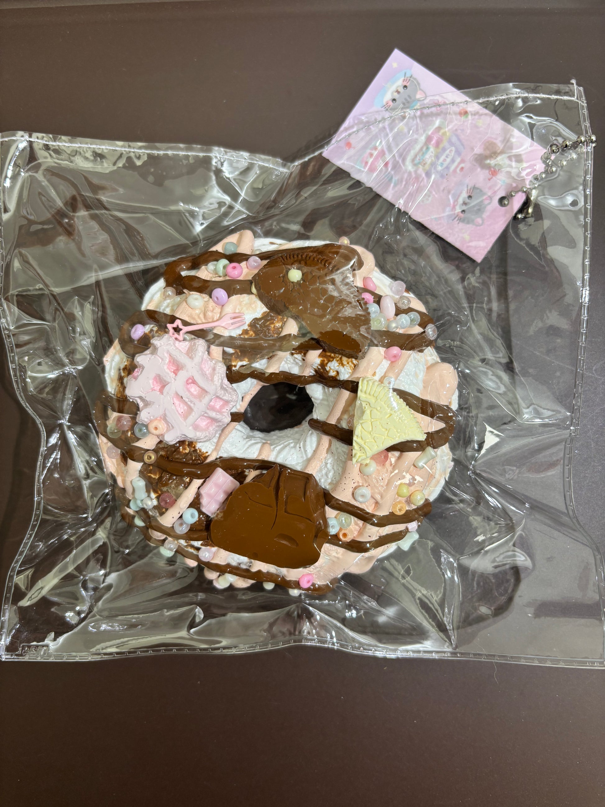 茶色とパステルの丸いデコレーション（リース風）