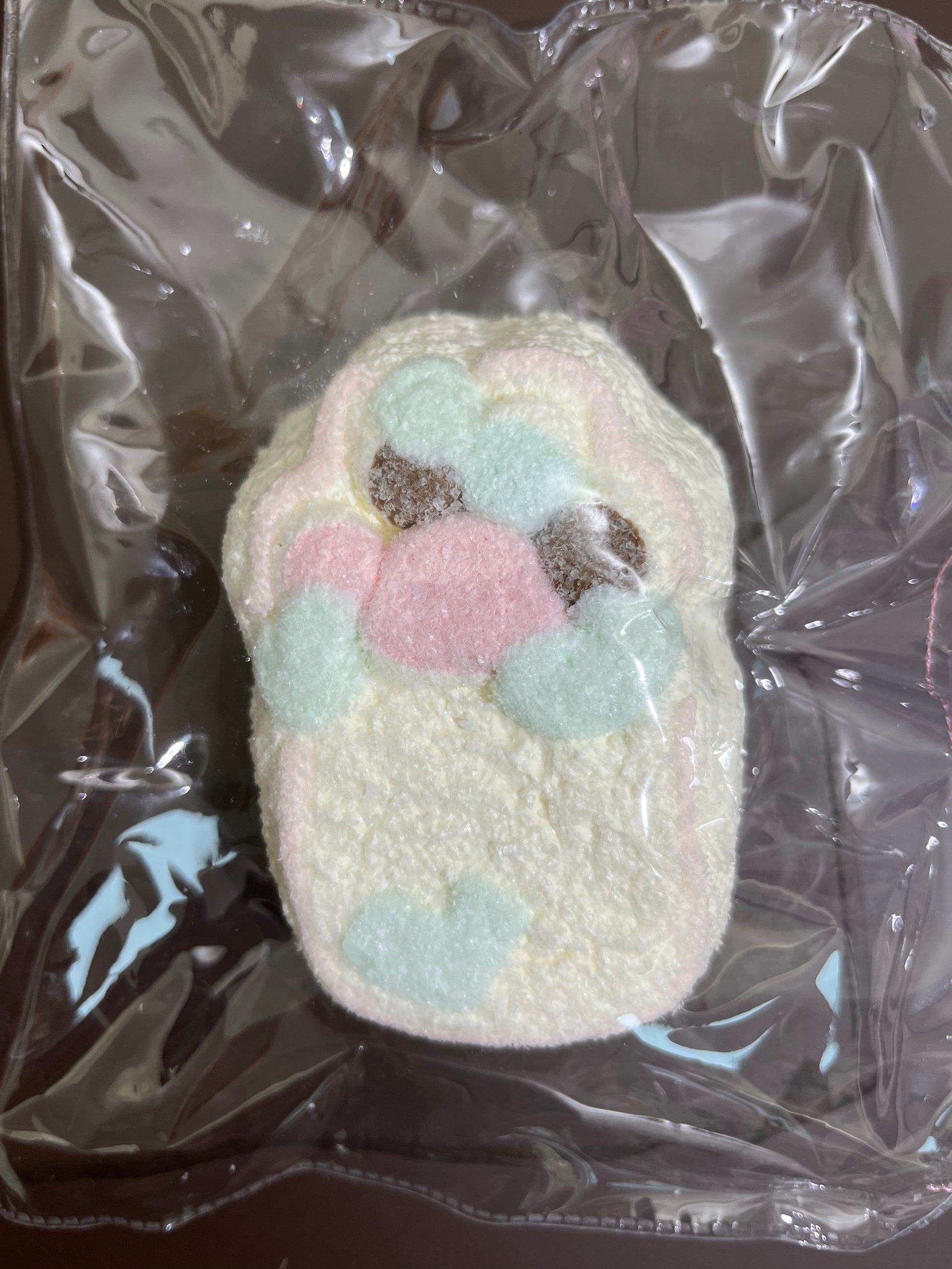 丸型ぬいぐるみ風モチーフ、ミント・ピンク系のパッチ付き