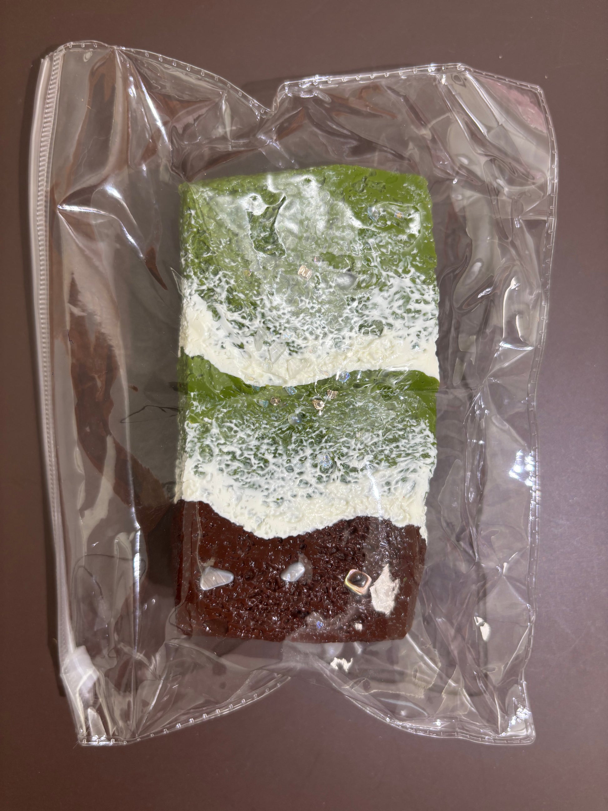 角型入浴剤（緑×白×茶色層、透明袋入り）
