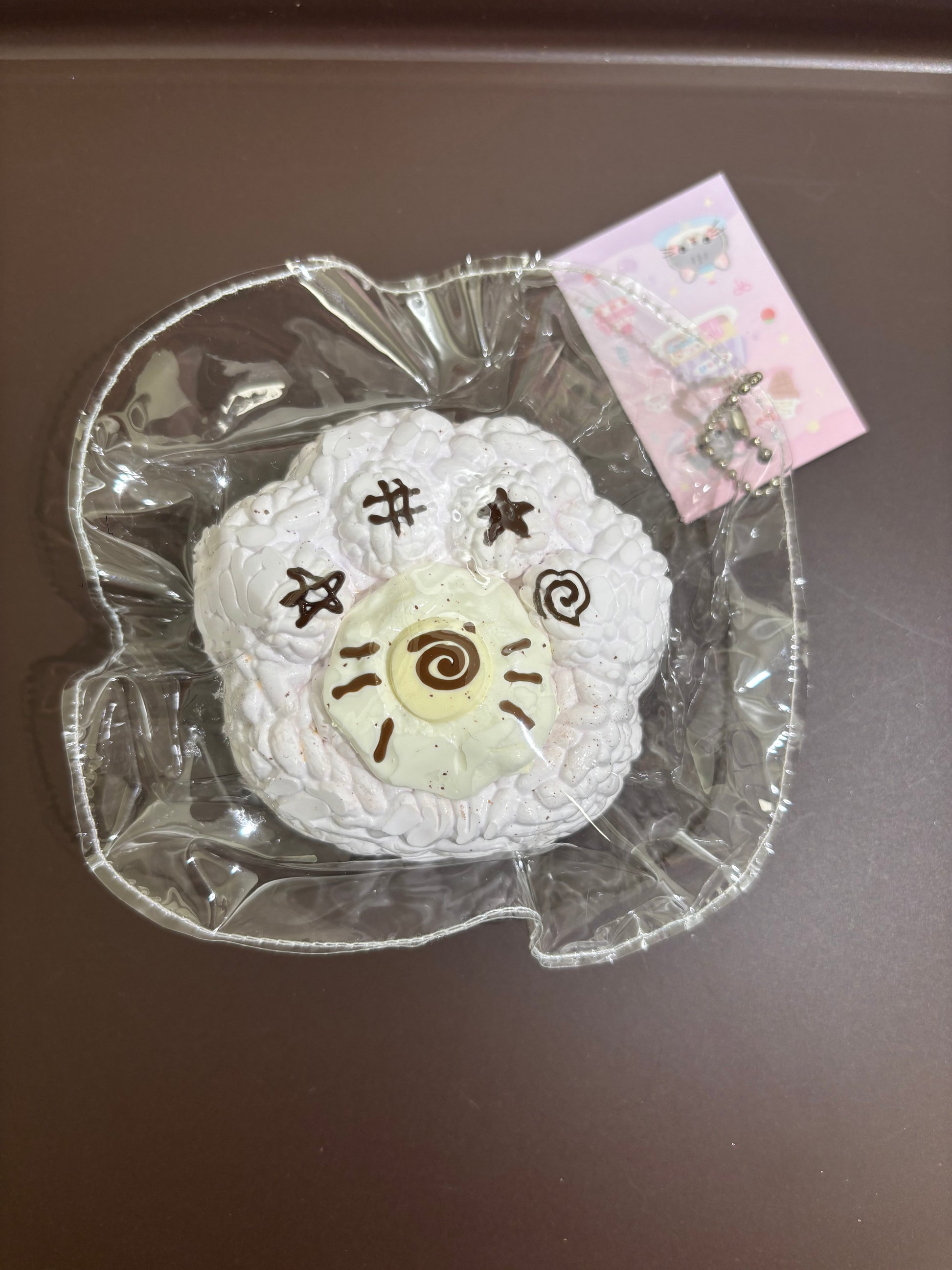 丸い白い布製マスコット、顔の刺繍付き（透明袋入り）
