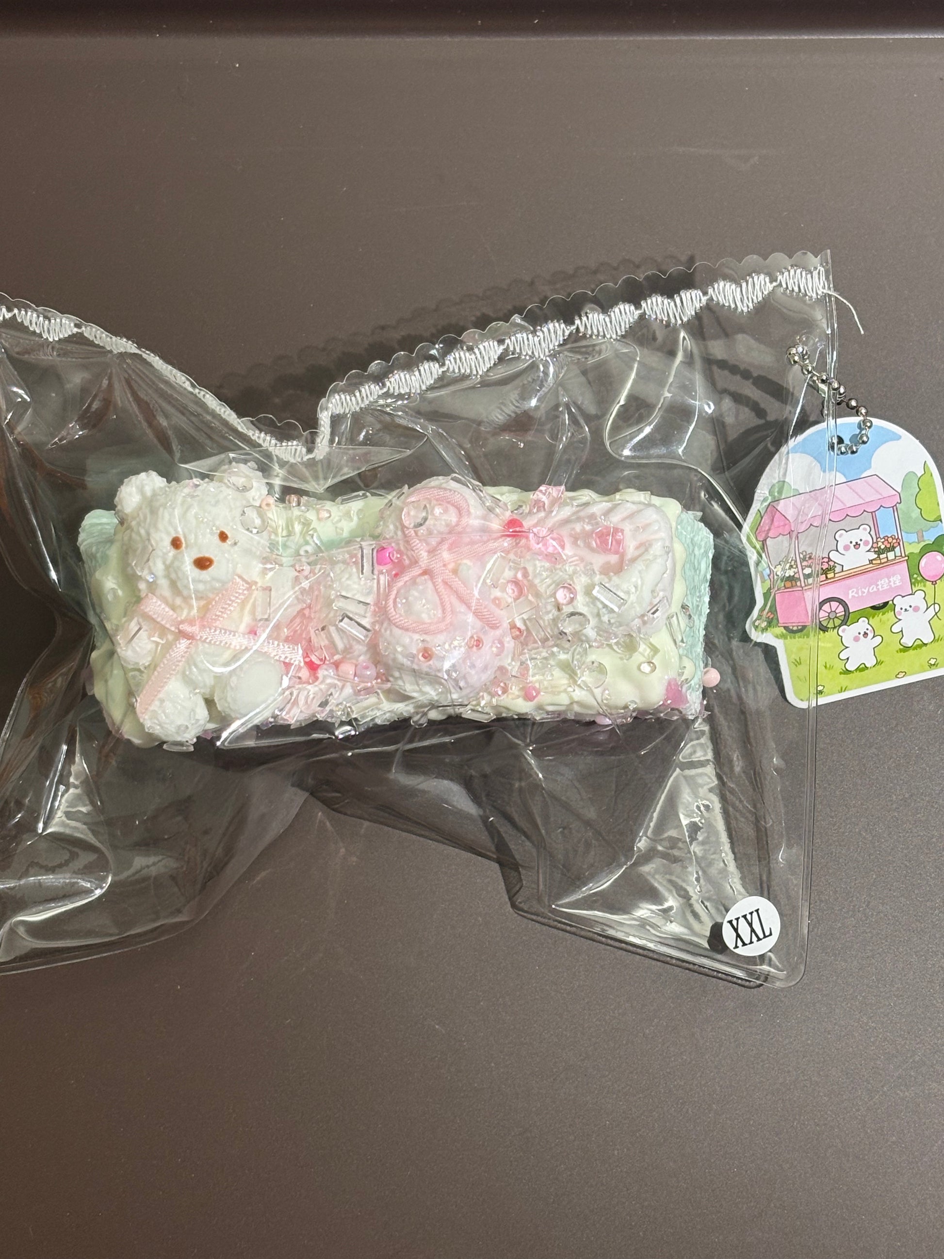 フリルとビジューの装飾小物 パステル系、動物モチーフとリボン飾り