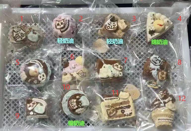 透明袋入りのキャラクター焼き菓子詰め合わせ（複数個）